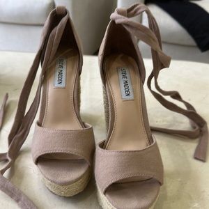 Steve Madden size 6 platform hi heeled sandals